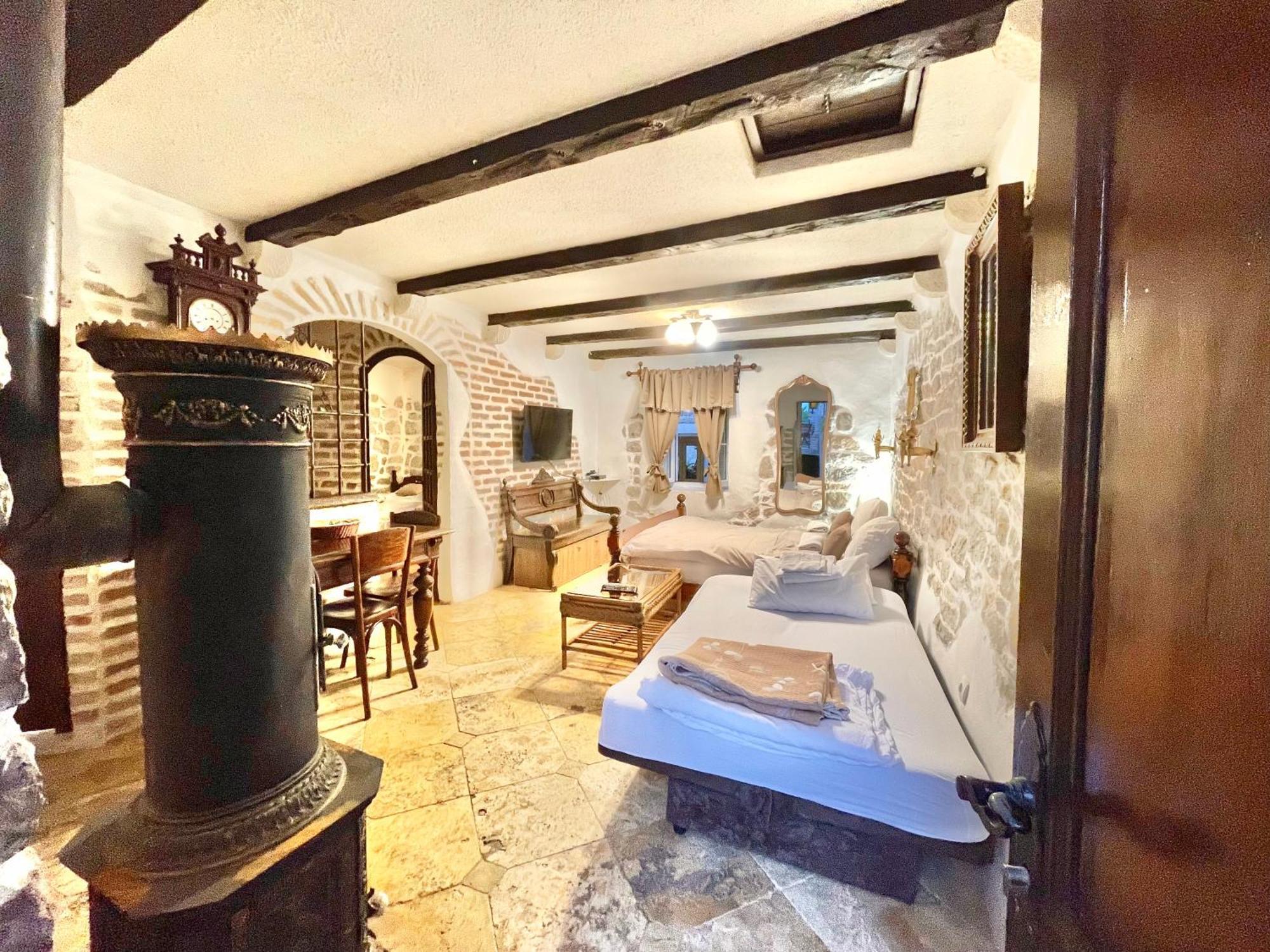 Old Town House With Private Garden Lägenhet Budva Exteriör bild