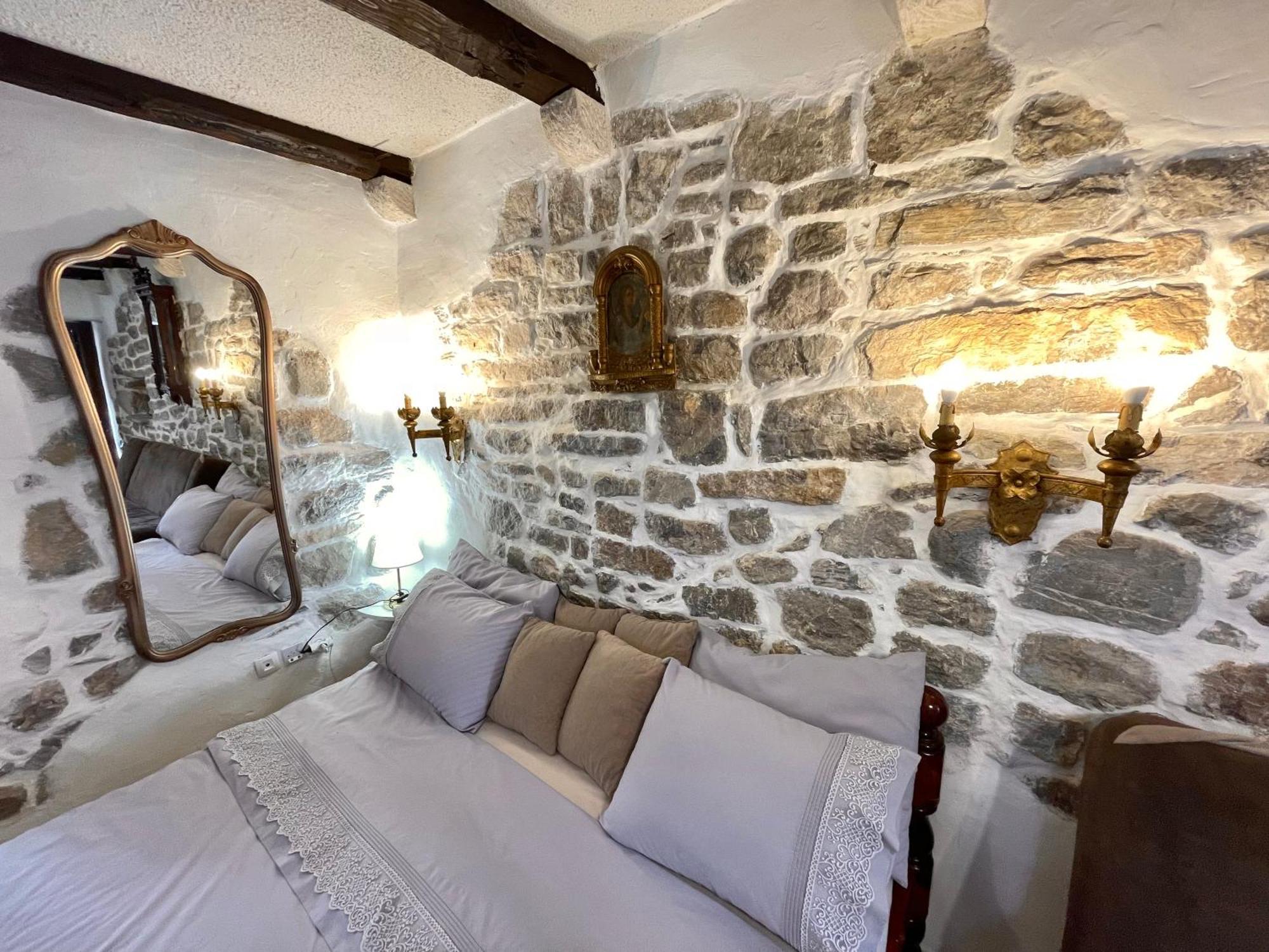 Old Town House With Private Garden Lägenhet Budva Exteriör bild